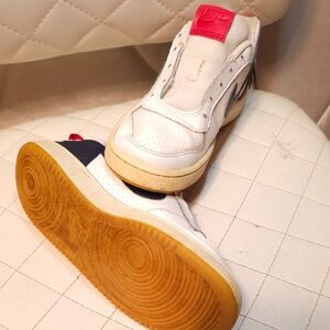 Nike Court Borough White